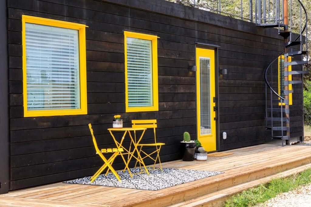 New The Yellow Beacon-Luxury Shipping Container 弗雷德里克斯堡 外观 照片