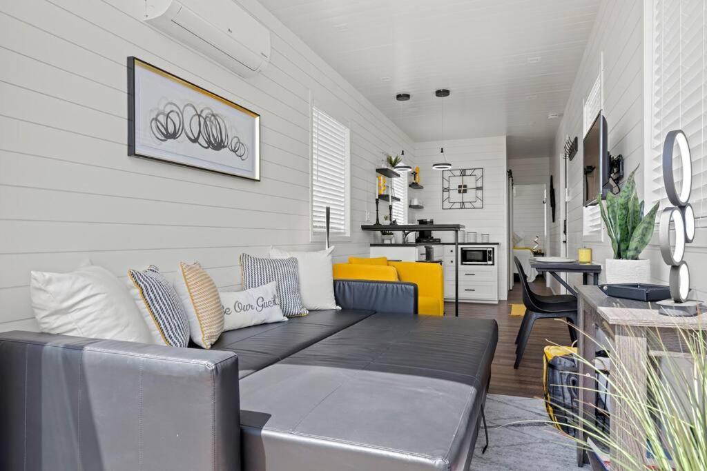 New The Yellow Beacon-Luxury Shipping Container 弗雷德里克斯堡 外观 照片