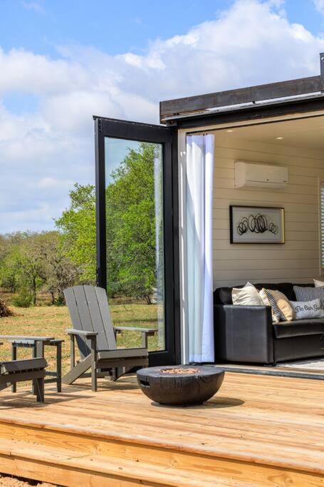 New The Yellow Beacon-Luxury Shipping Container 弗雷德里克斯堡 外观 照片