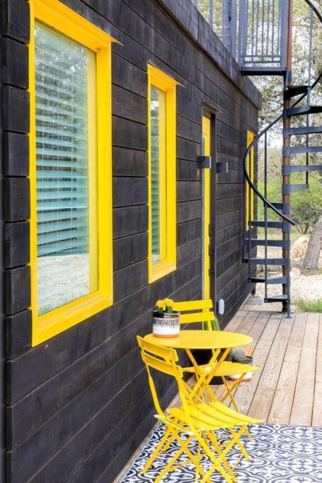New The Yellow Beacon-Luxury Shipping Container 弗雷德里克斯堡 外观 照片
