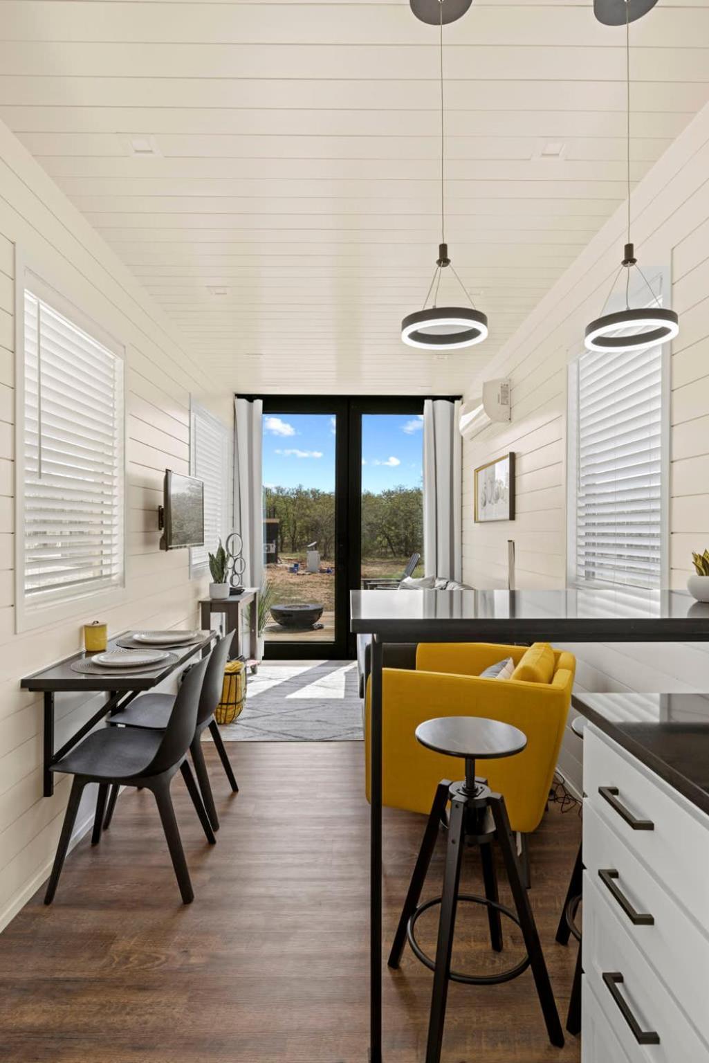 New The Yellow Beacon-Luxury Shipping Container 弗雷德里克斯堡 外观 照片
