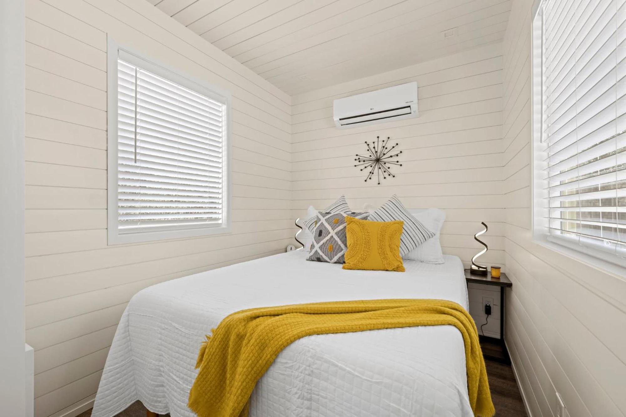 New The Yellow Beacon-Luxury Shipping Container 弗雷德里克斯堡 外观 照片