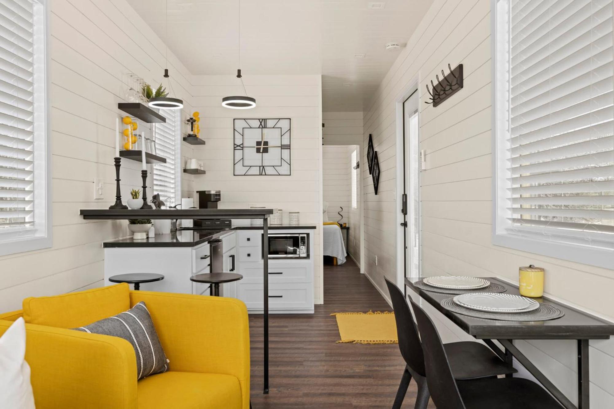 New The Yellow Beacon-Luxury Shipping Container 弗雷德里克斯堡 外观 照片