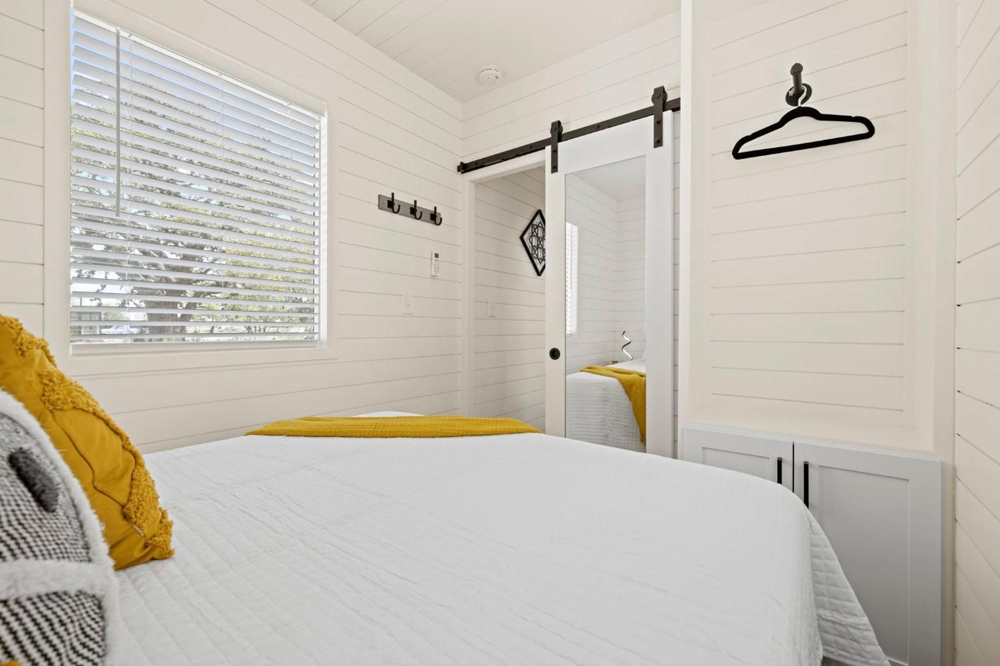 New The Yellow Beacon-Luxury Shipping Container 弗雷德里克斯堡 外观 照片